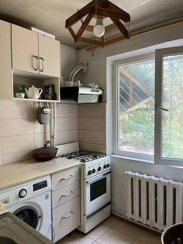 срочная продажа квартир в бишкеке: 3 комнаты, 58 м², 104 серия, 1 этаж, Косметический ремонт