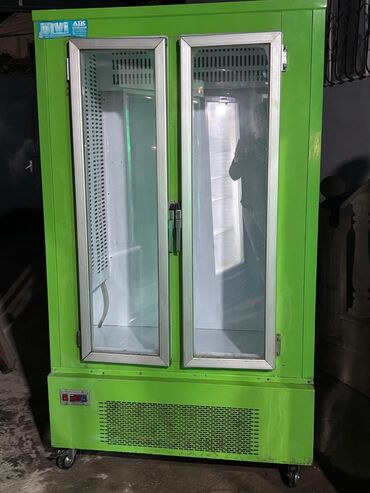 Restoran mebeli: Et soyuducusu 900 Azn. Tam ishlek veziyyetde. Unvan Baki. Shirin x.⁵٪
