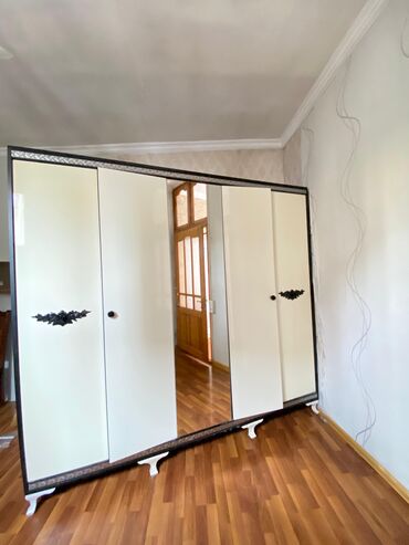 Qonaq otağı dəstləri: Qarderob, paltar dolabı