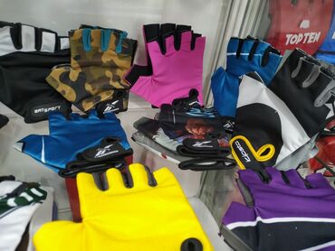 спортивный перчатки: Тренировочные перчатки перчатки для тренировки в спортивном магазине