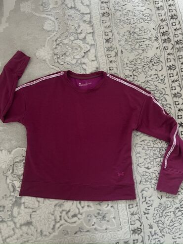 under armour футболки: Свитшот, С надписью, Б/у, S (EU 36), M (EU 38)