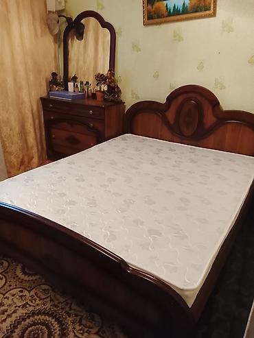этно ковер: Спальный гарнитур в классическом стиле, цвет тёмный орех. Состав — 2