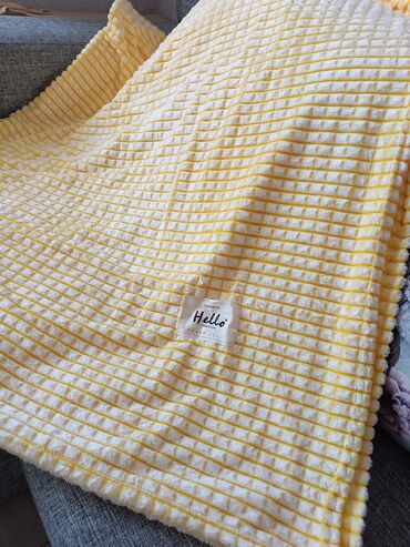 Текстиль: Продаю плюшевый плед . Новый. размер 180*200. Один жёлтый, второй