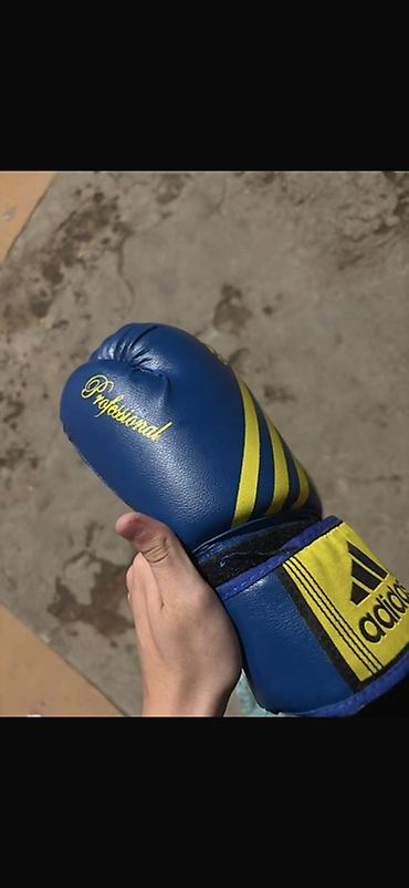 boks əlceyi: 10 manatdır Məhsul: Boks əlcəkləri – Adidas “Professional” seriyası - — 2