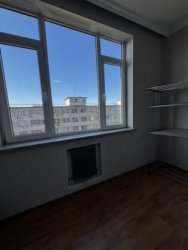 сдается квартира 6 микрорайон: 3 бөлмө, 124 кв. м, Элитка, 8 кабат, Эски ремонт