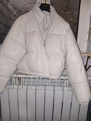 ucuz kask: Ağ rəngli qısa puffer gödəkcə,təmiz dəri,parlaq effektli,M 
razmer — 1