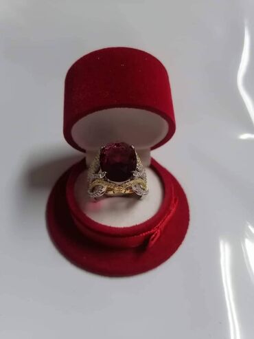 Prstenje: Prsten Vel:10
Cena:1300din — 6