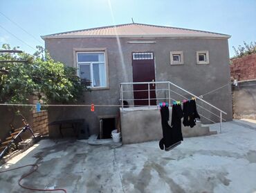 Həyət evləri və villaların satışı: Hövsanda həyət evi - Plan: 1 mərtəbə, kürsülü. Geniş beton həyət — 2