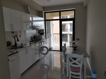 Uzunmüddətli kirayə mənzillər: Sumqayıt şəhəri,Bulvar küçəsi,Levent yaşayış kompleksində 10 mərtəbəli — 7