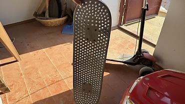 İdman və istirahət: Məhsul: Skateboard (metaldan deşikli gövdə) Təsvir: - Tam ölçülü — 2