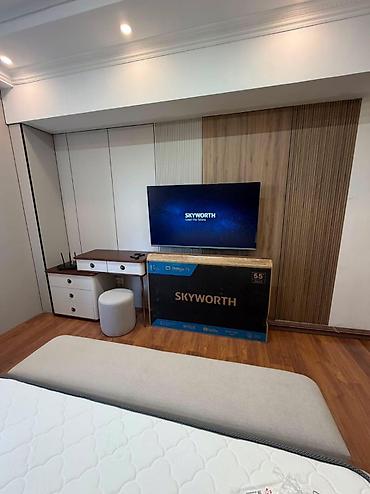 Телевизоры: Телевизор Smart TV с крупной диагональю (около 55–65"), тонкими — 36