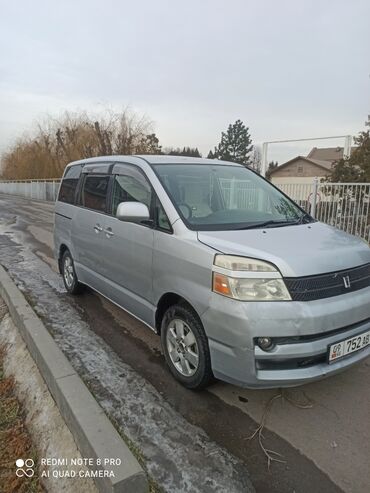 Toyota: Toyota Voxy: 2004 г., 2 л, Автомат, Бензин, Минивэн