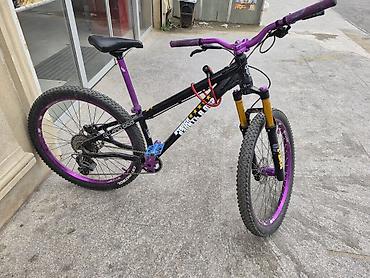Downhill/Enduro tipli dağ velosipedi – xüsusi yığma Texniki