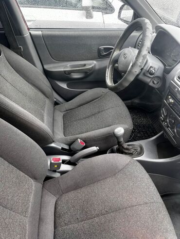 Hyundai Accent: 2004 г., 1.5 л, Механика, Бензин, Седан