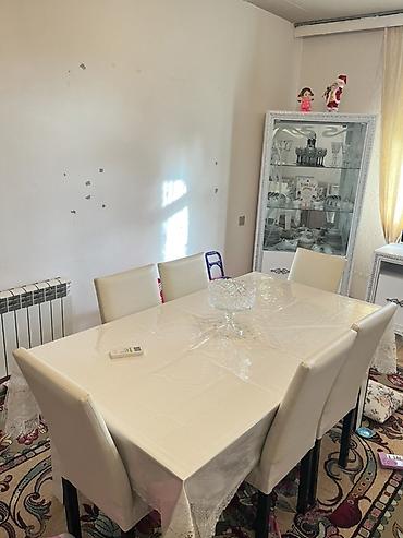 Qonaq otağı üçün, İşlənmiş, Açılmayan, Dördbucaq masa, 8 stul lalafo.az -da Qonaq otağı üçün, İşlənmiş, Açılmayan, Dördbucaq masa, 8 stul