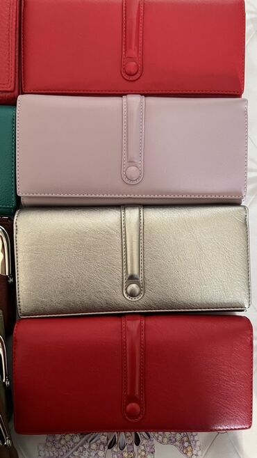 Кошельки: Кожаные женские кошельки. Особенности: - Компактный формат с клапаном — 14