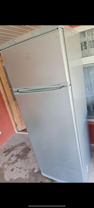 корпус: 2 qapılı Indesit Soyuducu Satılır, rəng - Boz