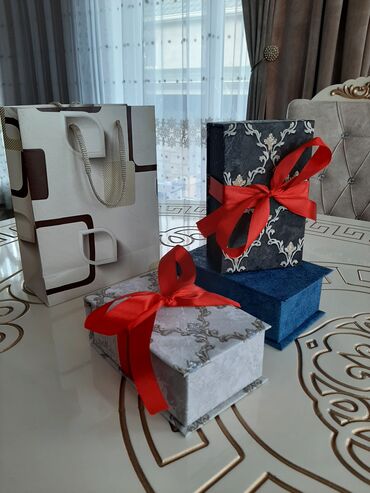 Ətriyyat: Hədiyyəlik Əti̇r, qutu, çanta KOMPLEKT. Hamsı bir yerdə cəmisi 8 — 5