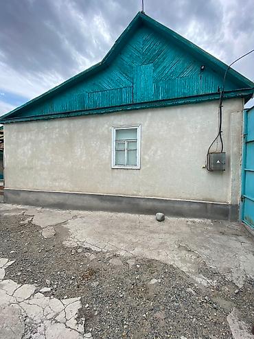 Продажа коттеджей и домов: Продаю дом в центре города Балыкчы. Рядом городская больница, вещевой — 4