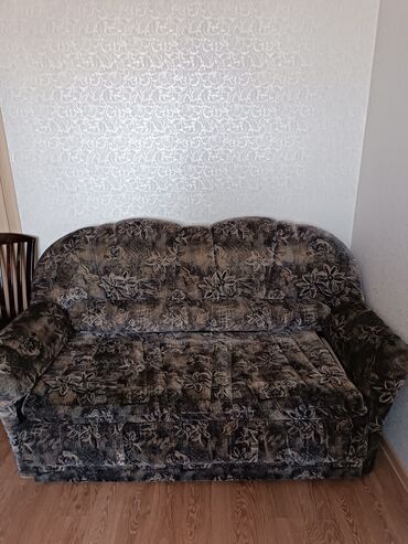 деревянный диван: Продаю диван-кровать в хорошем состоянии и качестве!тахта деревянная