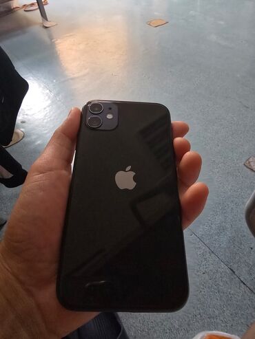 телефон мекен: IPhone 11, Кара