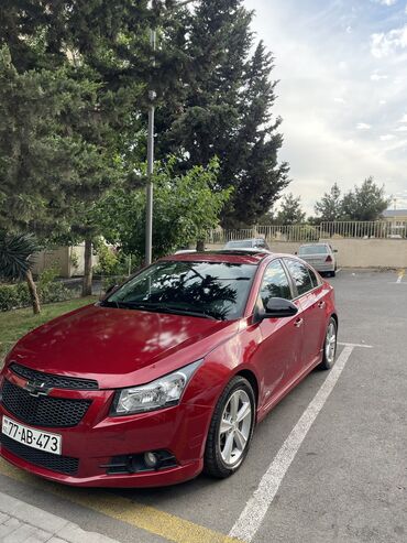 priora sedan: Chevrolet Cruze: 1.4 l | 2012 il 187000 km Sedan