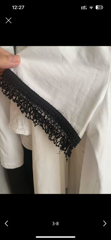 mini mikrafon: Zara qolları muncuqlu tişört ölçüsü m-dir 
S M razmere olur az geyilib