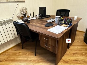 Ofis masaları: Ofis stollari Tecili satilir♨️‼️ 2 ededdi Stolun bir ededi 110 Azn