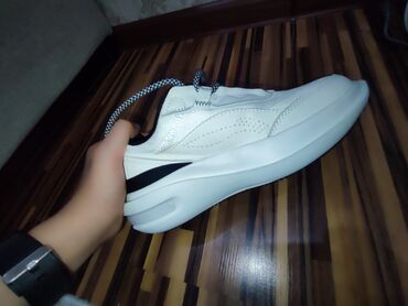 кроссовки лининг женские: Продаю LI-NING Future R1 новая за 2700 сом Размер:36 Для: детей