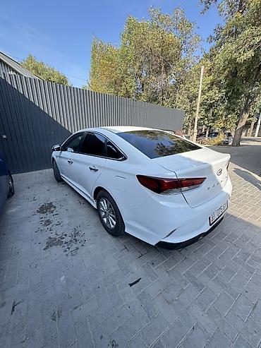 ниже: Hyundai Sonata: 2018 г., 2 л, Автомат, Газ, Седан — 5
