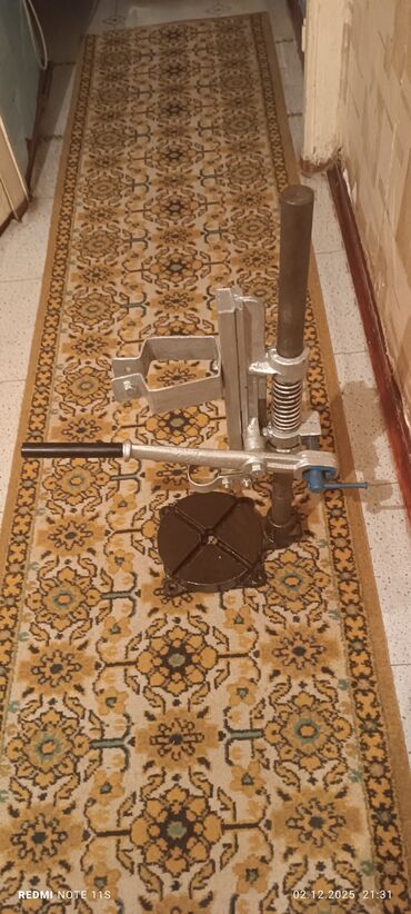 Другие инструменты: Продаю инструменты:Точило, двигатель на 220 в,180 вт,2800 оборотов — 14