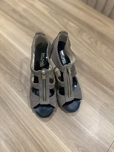 Şəxsi əşyalar: Michael Michael Kors qadın sandaleti - Model: hündürdaban, açıq — 3