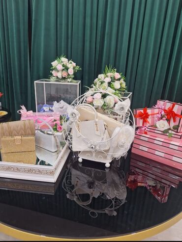 novruz xonça: Təqdim olunan fotoşəkillərdə müxtəlif hədiyyə variantları və