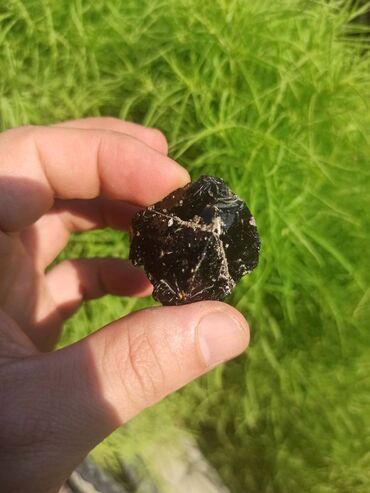 2 dollar neçə manatdır: Təbii Obsidian daşı. Tamamilə təbii, emal olunmamış parlaq qara