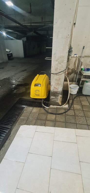 Avtoyumalar: Xirdalanda yerləşən, tam təchiz olunmuş avtoyuma satilir. Müəssisə — 12