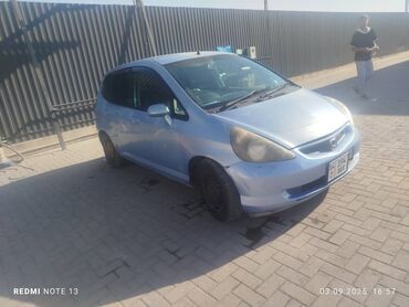 обмен на малолетражку: Honda Fit: 2002 г., 1.3 л, Автомат, Бензин, Хэтчбэк