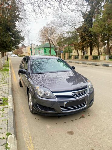 opel vectra: Opel Astra: 1.4 l | 2010 il 246000 km Universal