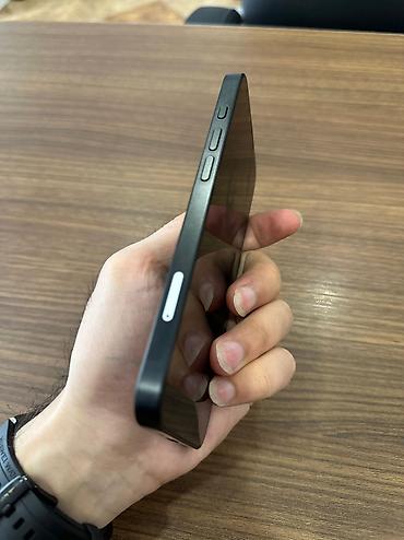internet data: IPhone 16e, 128 GB, Qara, Simsiz şarj, Face ID — 4