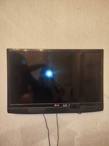 ekran: Televizor LG LCD 32" HD (1366x768)
