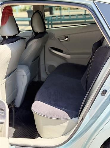 corolla 2016: Toyota Prius: 2012 г., 1.8 л, Вариатор, Гибрид, Хэтчбэк — 8