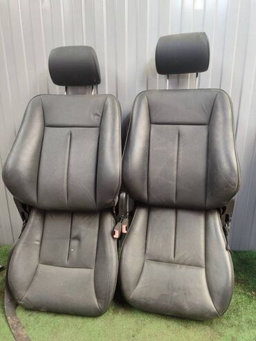 третий ряд сидений лексус: Переднее сиденье, Mercedes-Benz