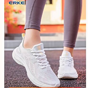 нике: Новые!
Продаются белые кроссовки фирмы ERKE, 38 размер (стандарт)