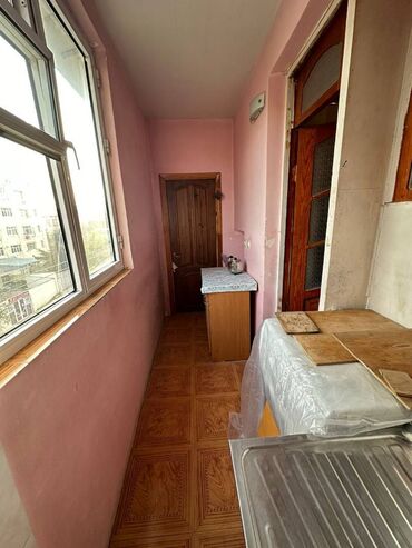 Uzunmüddətli kirayə mənzillər: Mənzil kirayə verilir. 3 otaq. Əmircan qəsəbəsində 5 mərtəbəli evin — 2