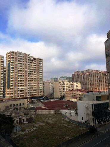 Uzunmüddətli kirayə mənzillər: Megafun binasının yanı 16 mərtəbəli binanın 7-ci mərtəbəsi ümumi — 13