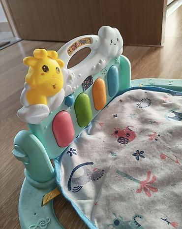 Interaktivna baby gimnastika/prostirka sa klavirom i lukom za igračke