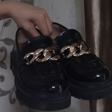 ботинки 40 в Кыргызстан | Ботинки: Лоферы
40 размер
На средней подошве, лакированные
Ном: WhatsApp