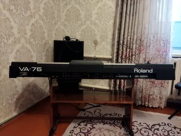 Синтезаторы: Продаю профессиональный синтезатор Roland va 76, мануал 6.5 октав