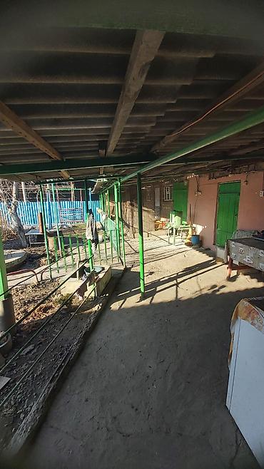 Продажа коттеджей и домов: Продается одноэтажный дом 108 кв.м. с приусадебным участком и — 17