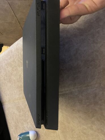 yaddaş diski: Playstation 4 super vəziyətdə 1Tb yadaş içində 5 6 oyun var poltlar