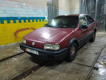 Volkswagen: Volkswagen Passat: 1989 г., 1.8 л, Механика, Бензин, Седан